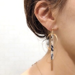 再販!! ピアス 大ぶり ベージュ & ブラック グリーン & ブラウン ゴールド リング と べっ甲 スティックの ゆらゆら ピアス / イヤリング / チタンピアス / 樹脂ピアス  / シンプル