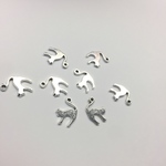 8個300円メタルネコちゃんチャームシルバー伸び