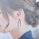 お試し価格♡マットシルバーの洋梨くるりんぱ ピアス
