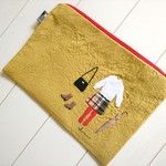 お出掛け刺繍のペタンコポーチ 