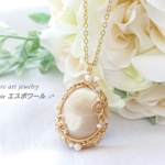 ＊夜光貝(沖縄産)のワイヤーアートジュエリー＊ペンダントトップ ネックレス color:ゴールド 