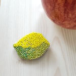レモンのビーズ刺繍ブローチ