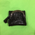 三つ折り押し口がま口財布  牛革型押しレザーブラック