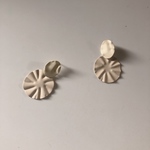 新作★マットベージュピアス