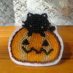 ハロウィンブローチ（黒ねこパンプキン）