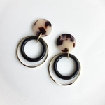 べっ甲×ブラックリングピアス／イヤリング☆大ぶり