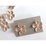 mat gold flower pierce 1
