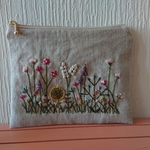 ボタニカルガーデン刺繍　フラットポーチ　カラフルB