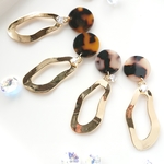 【2カラー】べっ甲模様と不規則メタルフープピアス/イヤリング