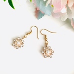 薄紅色のフラワーピアス2