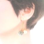 ファブリックボールとパールのピアス