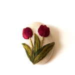 【受注制作】チューリップ 刺繍ブローチ      アンティークレッド