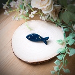 真夜中のさかなブローチ 夜空/陶器製