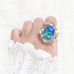 💠バラに囲まれたビジューリング