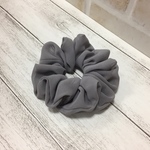 シフォン生地で作ったシュシュ（スチールグレー）