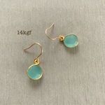 アクアカルセドニーのプチピアス