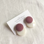 イヤリング/ピアス クリーム×くすみパープルくるみボタン
