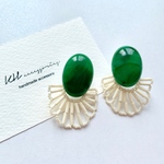 frill : green × offwhite