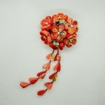 つまみ細工の髪飾り※花手まり(s)クリップ～朱赤×ｻｰﾓﾝﾋﾟﾝｸ×ｵﾚﾝｼﾞ柄～ 