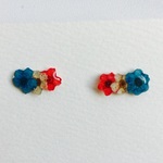 トリコロールカラーの押花ピアス
