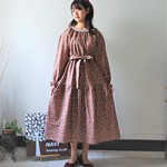 プチフラワーのコットンワンピース。