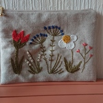 北欧花刺繍フラットポーチ