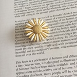 945 Southeast Asia ヴィンテージ ボタン white flower 38mm 訳あり
