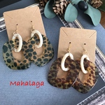 レオパード柄アクリル大振りピアス・イヤリング