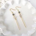【人気】スワロフスキーの華奢ピアス
