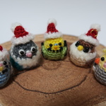 まんまるコロコロ　小さなインコ　クリスマス帽子　あみぐるみストラップ