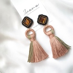 【pink× green】大ぶりタッセル×刺繍ビーズ ピアス/イヤリング