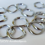 【R005】#S#8個入り❣️シルバー変形デザインツイストリングパーツ （約21*2mm直径/厚み）
