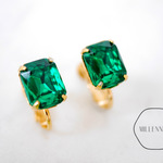 ヴィンテージスワロフスキースタッドピアス/イヤリング emerald