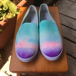 秋冬向けペイントシューズ　スリッポン「幻想の海」