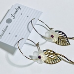 透き通るフラワーピアス