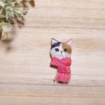 ネコの刺繍ブローチ  〜マフラーver.2〜