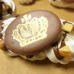 *限定*生クリームと王冠チョコ&アーモンドのブローチ*