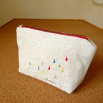 雨粒刺繍のポーチ 