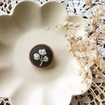 ウッドフレームの刺繍ブローチ  Cotton flower
