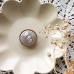 ウッドフレームの刺繍ブローチ  Lily of the valley