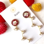 かすみ草とゴールドのお花が揺れるピアス
