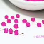 【天然石ボタンカット】フューシャピンクカラージェード　4mm　10個　ハンドメイド素材