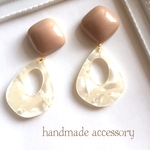 ベージュスクエア×Whiteべっ甲 ピアス/イヤリング