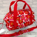 ナイロン素材の北欧風赤いお花柄ショルダーバッグ☆ボストンバック☆2WAY☆