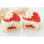 【再販】苺プチケーキ バッグチャーム