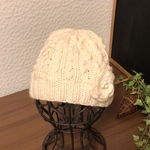 まあるいアラン模様の白ニット帽
