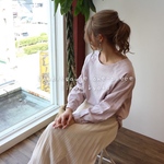 『秋冬SALE』【SMサイズ】  ゆるふわダブルガーゼで魅せる、シンプルなカフス仕様のプルオーバーブラウス（ライラック）