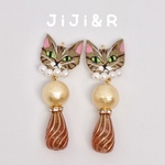 刺繍猫♡ピアスorイヤリング