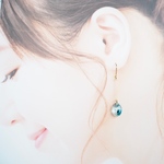  揺れる◇スワロフスキー　ロングピアス アクアマリン〈サージカルステンレス〉アレルギー対応　イヤリング  SWAROVSKI 