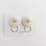 刺繍とビーズのイヤリングmarui-hana〈アイボリー〉